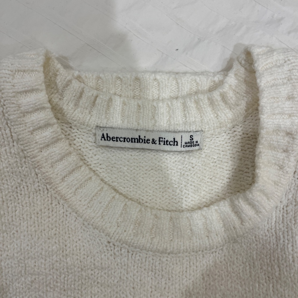 Abercrombie White Knit Tee, EUC - Picture 3 of 3